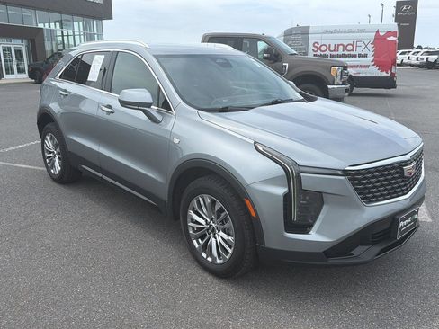Used 2024 Cadillac XT4 Premium Luxury AWD/4WD image 7