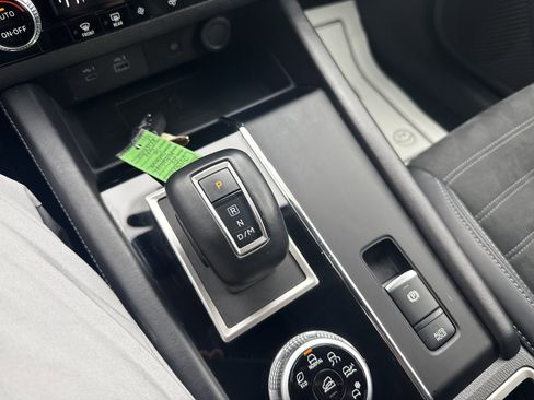 Used 2024 Mitsubishi Outlander SE image 23