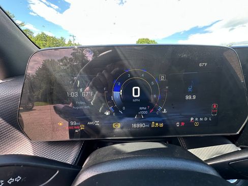 Used 2025 Chevrolet Equinox LT w/ Safety and Technology Package AWD/4WD image 13