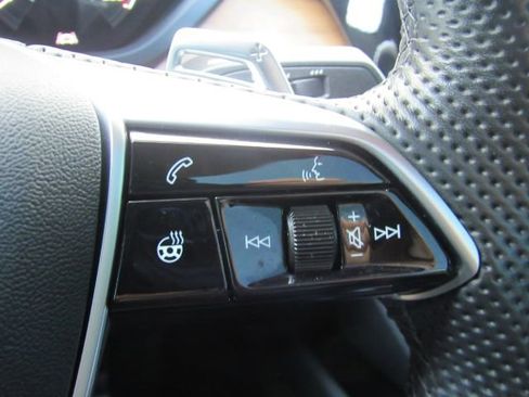 Used 2023 Audi e-tron GT Premium Plus image 39