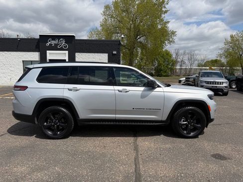 Used 2024 Jeep Grand Cherokee L Limited w/ Luxury Tech Group II AWD/4WD image 3