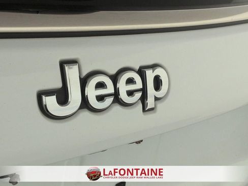 Certified 2023 Jeep Compass Limited image 10
