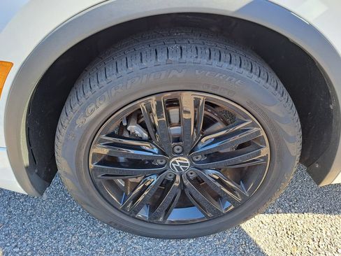 Used 2022 Volkswagen Tiguan SE R-Line AWD/4WD image 31
