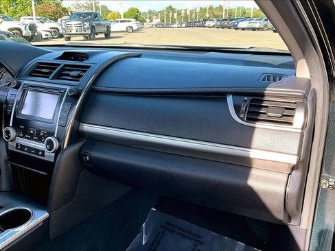 Used 2013 Toyota Camry SE FWD image 18