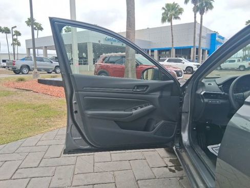 Used 2025 Nissan Altima 2.5 S FWD image 13
