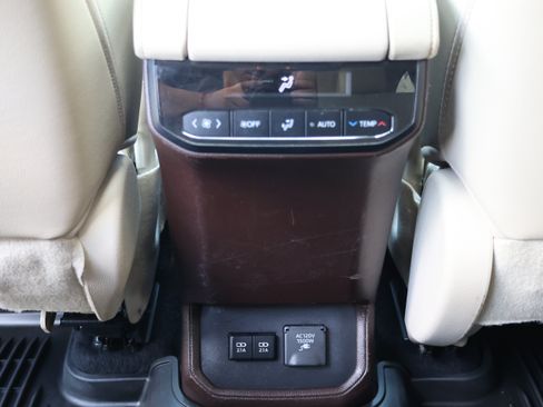 Used 2021 Toyota Highlander Limited AWD/4WD image 17