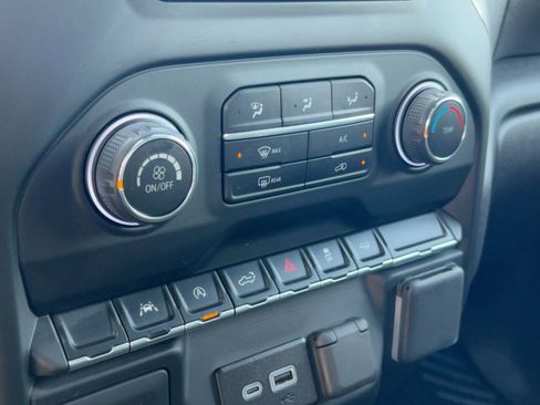 Certified 2024 Chevrolet Silverado 1500 Custom image 18