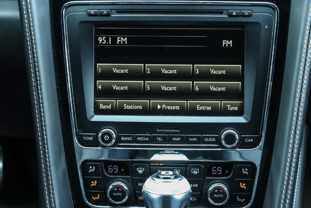 Used 2018 Bentley Flying Spur V8 AWD/4WD image 16