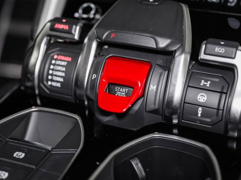 Used 2020 Lamborghini Urus image 43