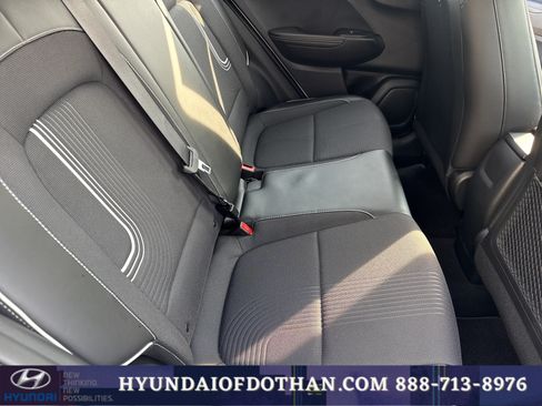 Certified 2022 Hyundai Venue Limited FWD image 11