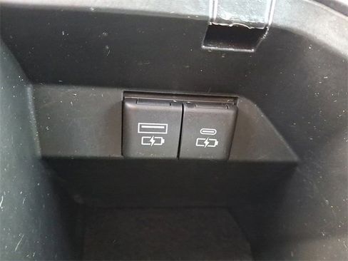 Used 2021 Toyota Camry SE image 26