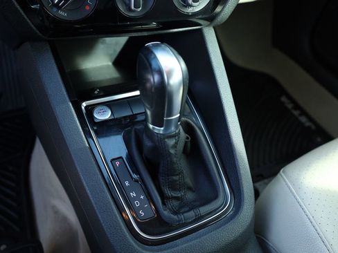 Used 2016 Volkswagen Jetta SEL image 9