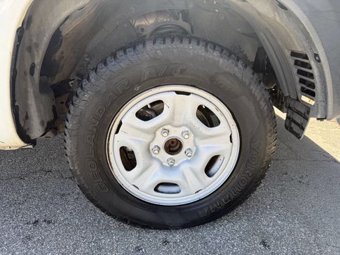 Used 2013 Toyota Tacoma 2WD Access Cab image 15