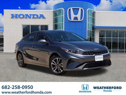 Used 2023 Kia Forte LXS w/ LXS Technology Package FWD image 1