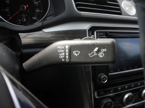 Used 2016 Volkswagen Passat 1.8T SE image 16