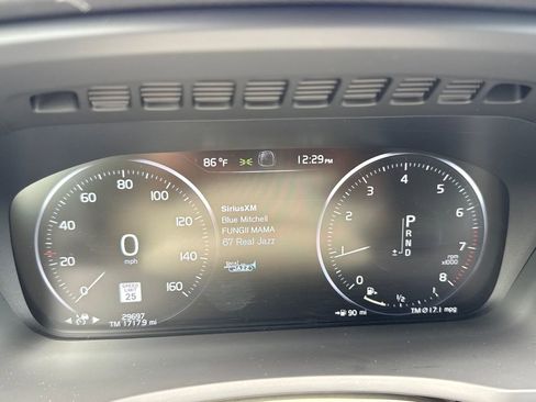 Used 2022 Volvo XC90 T5 Momentum w/ Protection Package Premier image 17