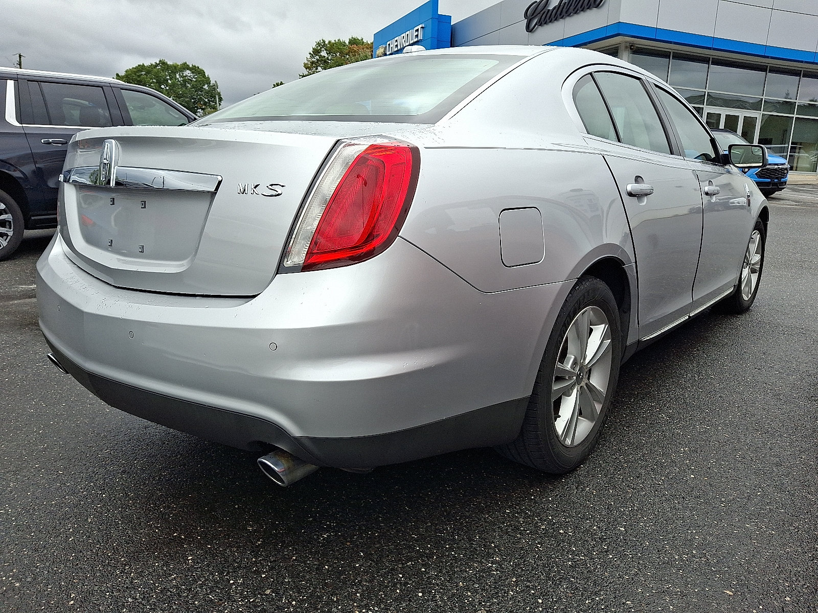 Used 2010 Lincoln MKS FWD image 6