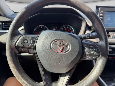 Used 2022 Toyota RAV4 XLE AWD/4WD image 23