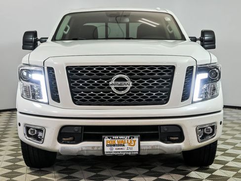 Used 2019 Nissan Titan PRO-4X w/ Pro-4x Convenience Package AWD/4WD image 4