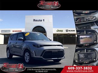 Used 2023 Kia Soul LX image 1