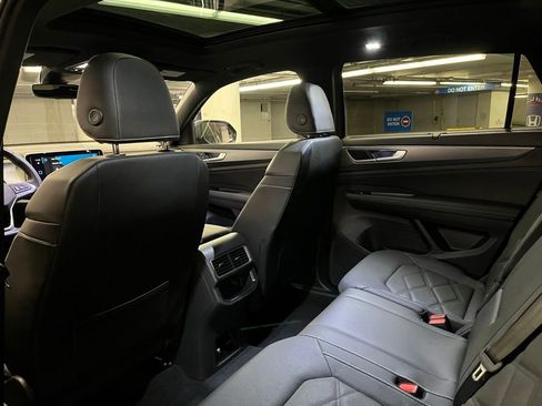 Certified 2025 Volkswagen Atlas Cross Sport SE w/ Panoramic Sunroof Package AWD/4WD image 23