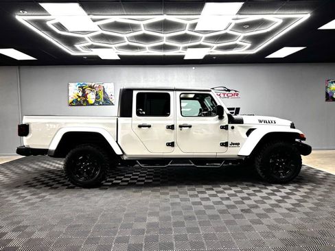 Used 2022 Jeep Gladiator Willys image 17