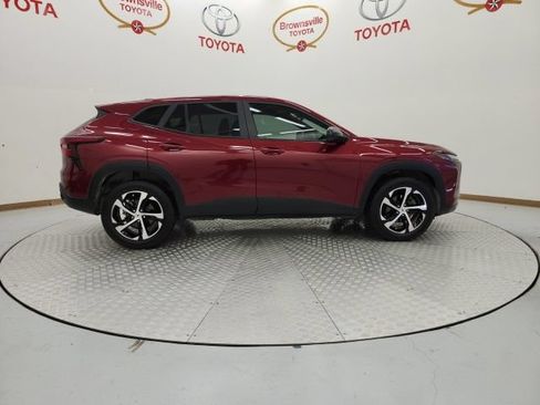Used 2024 Chevrolet Trax RS w/ Driver Confidence Package FWD image 3