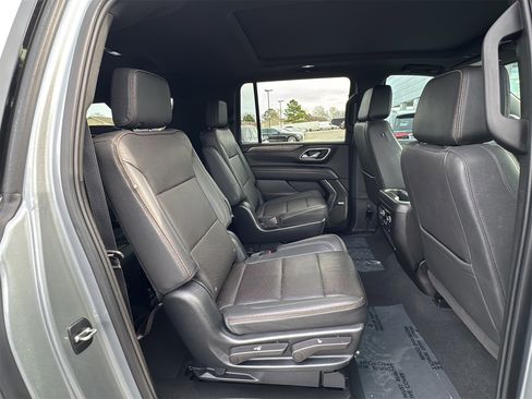 Used 2023 Chevrolet Suburban High Country w/ Premium Package 2 image 26