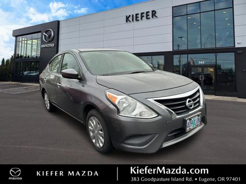Used 2017 Nissan Versa SV image 1