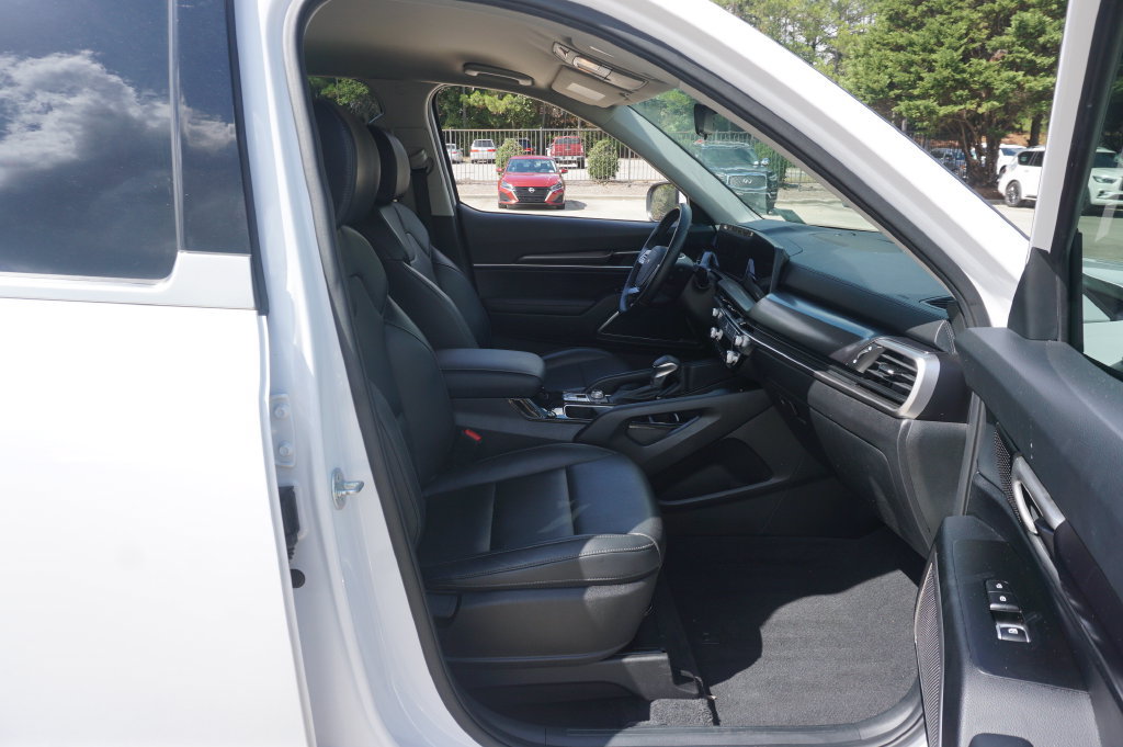 Used 2024 Kia Telluride LX FWD image 19