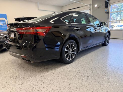 Used 2016 Toyota Avalon XLE Premium image 11