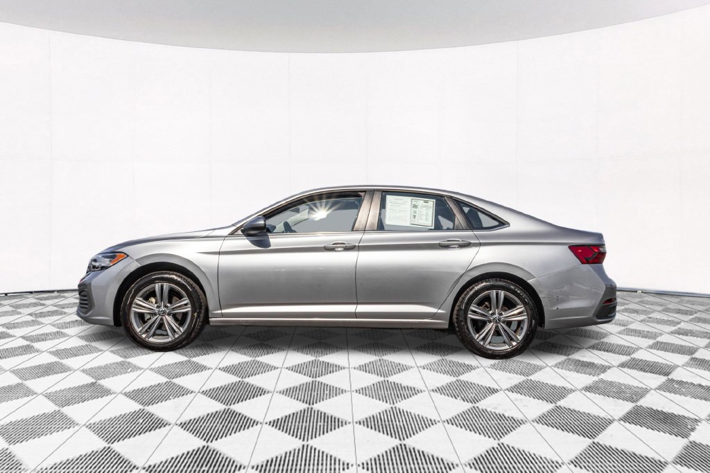 Certified 2024 Volkswagen Jetta SE FWD image 6