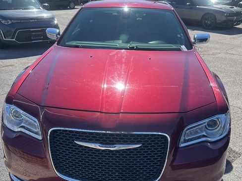 Used 2019 Chrysler 300 Limited image 4