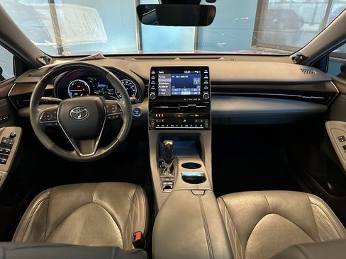 Used 2019 Toyota Avalon Limited FWD image 9