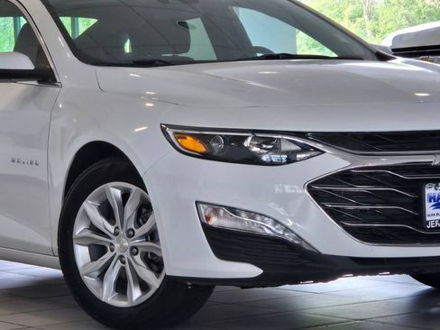 Used 2024 Chevrolet Malibu LT FWD image 2