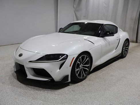 Used 2021 Toyota Supra w/ Safety & Technology Package RWD image 5