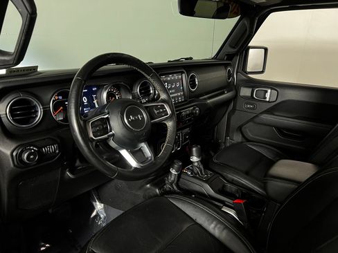 Used 2019 Jeep Wrangler Unlimited Sahara w/ Uconnect 4C Nav & Sound Group AWD/4WD image 12