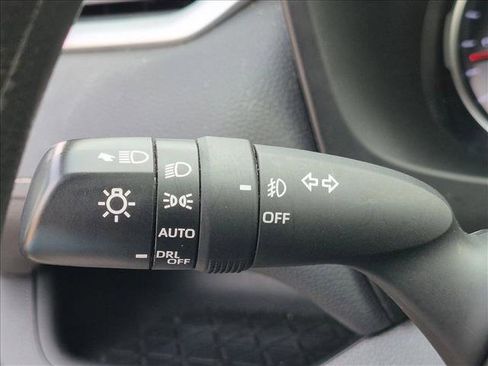 Used 2021 Toyota RAV4 XLE w/ Convenience Package FWD image 10