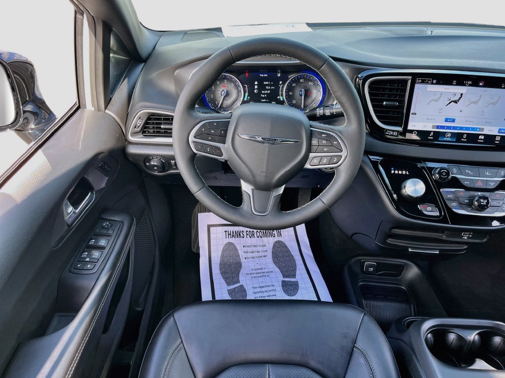 Used 2026 Chrysler Pacifica Select FWD image 21