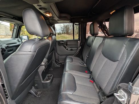 Used 2016 Jeep Wrangler Unlimited Sahara image 23