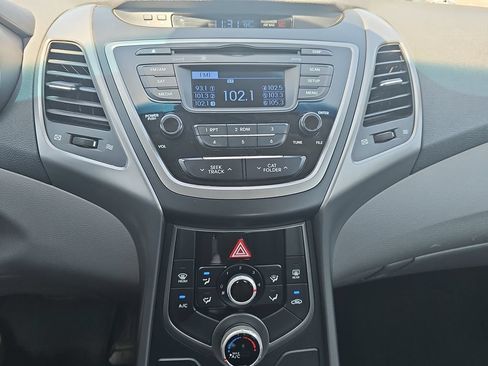 Used 2014 Hyundai Elantra SE FWD image 18