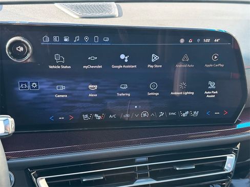 Used 2025 Chevrolet Traverse RS image 28