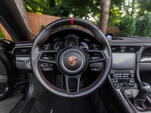 Used 2019 Porsche 911 Speedster RWD image 18