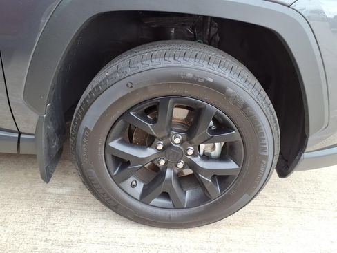 Certified 2025 Toyota RAV4 LE image 5