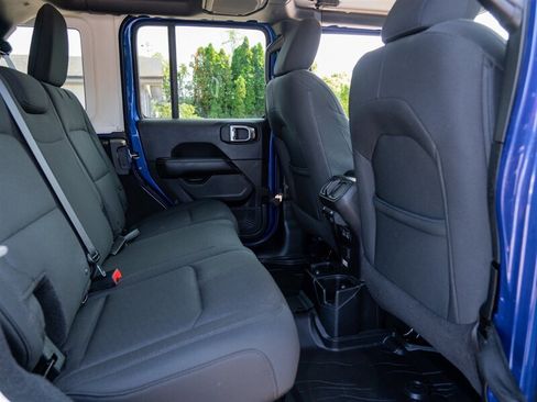 Used 2018 Jeep Wrangler Unlimited Sahara w/ Dual Top Group AWD/4WD image 20