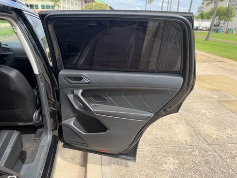 Used 2022 Volkswagen Tiguan SE image 16