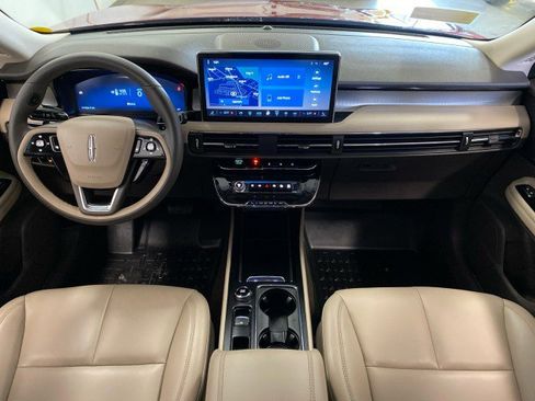 Used 2024 Lincoln Corsair AWD image 10