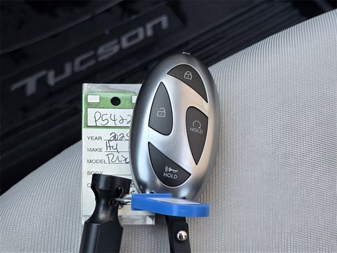 Certified 2025 Hyundai Tucson SE image 35