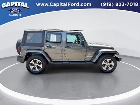 Used 2017 Jeep Wrangler Unlimited Sahara w/ Connectivity Group AWD/4WD image 9