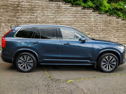 Used 2021 Volvo XC90 T6 Momentum w/ Protection Package image 3